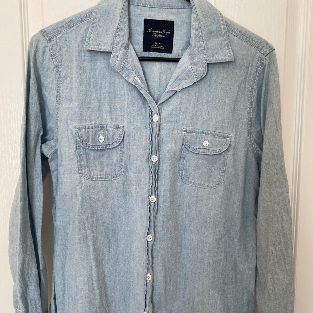Ladies American Eagle LS Chambray Shirt, Size M